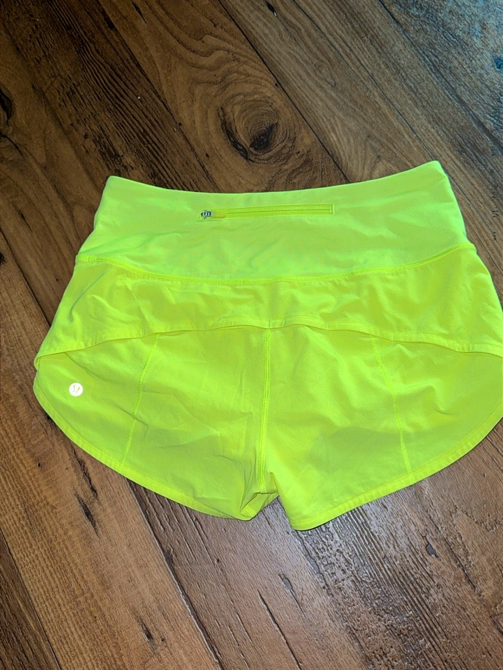 Excellent Lululemon Speed Up high rise Shorts highlighter yellow size 6 2.5” - Picture 8 of 14